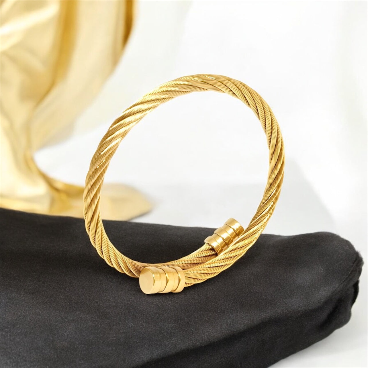 18k Gold plated bracelets waterproof - hypoallergenic - tarnish free